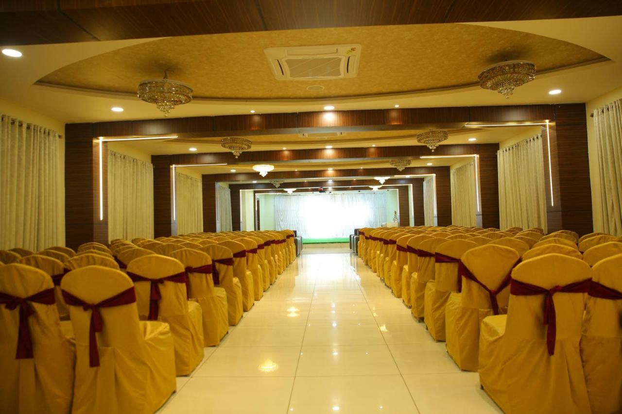 Hotel Maruthi Inn Nirmal  Экстерьер фото