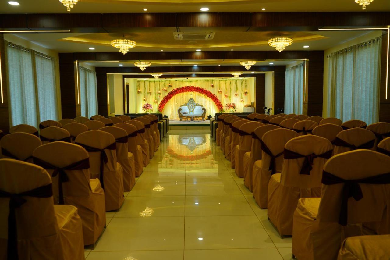 Hotel Maruthi Inn Nirmal  Экстерьер фото
