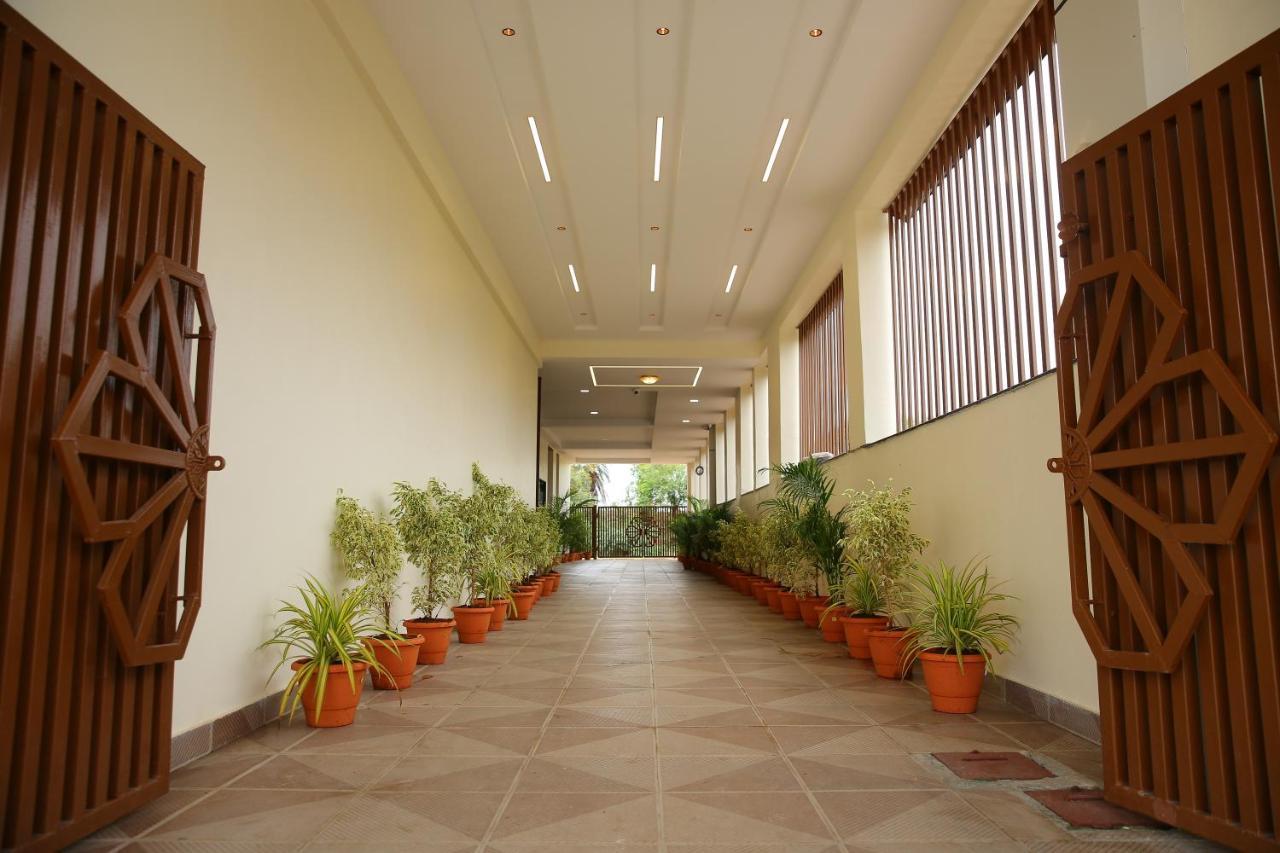 Hotel Maruthi Inn Nirmal  Экстерьер фото