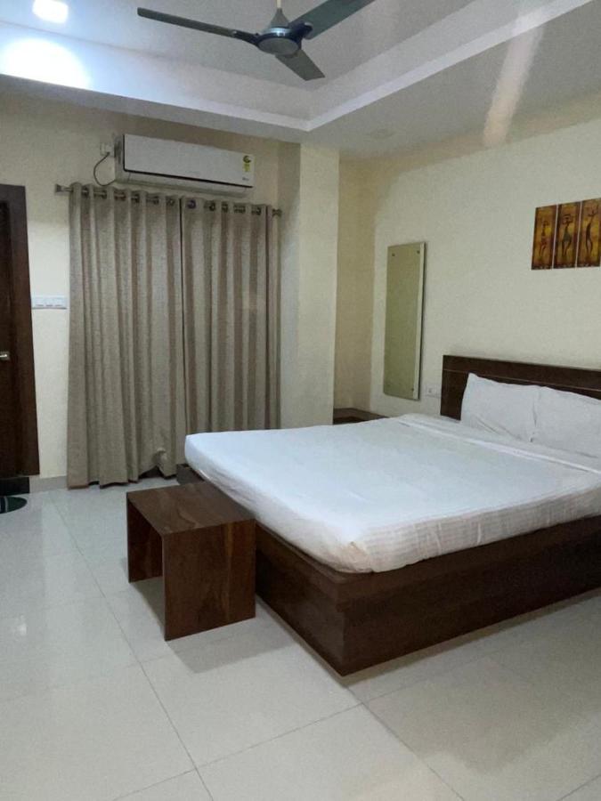 Hotel Maruthi Inn Nirmal  Экстерьер фото